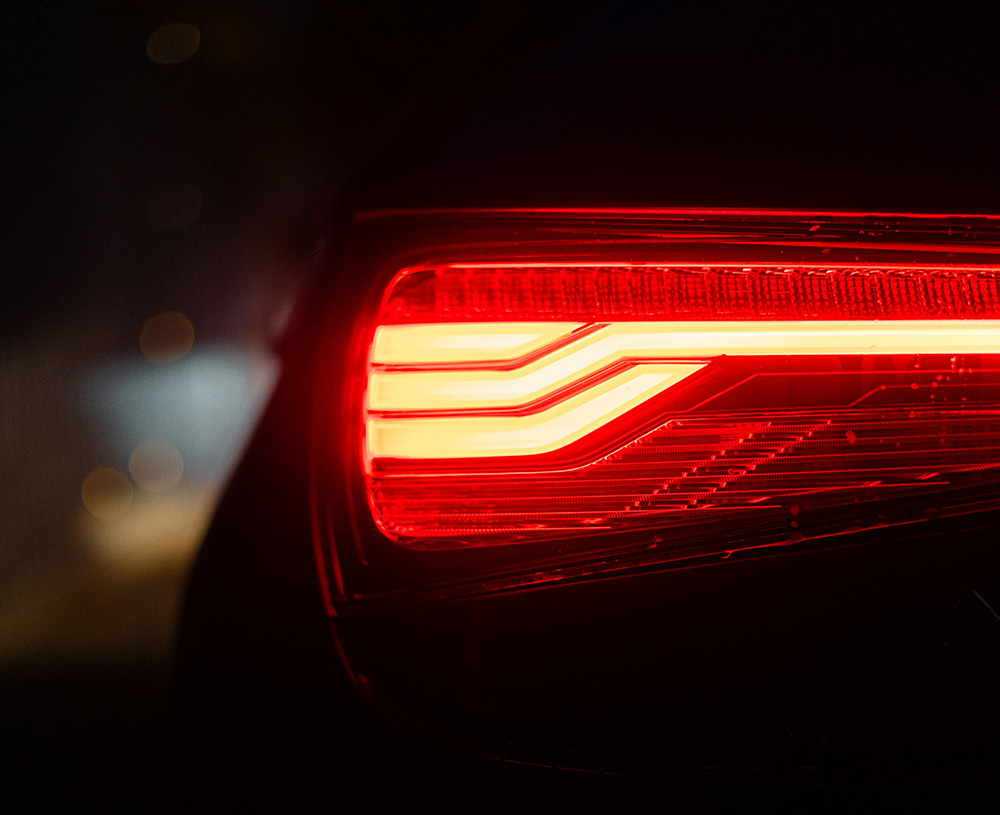 vehicle tail light, red tail light